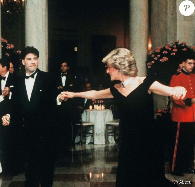 Lady Di Ses Robes Sont Une Nouvelle Fois Vendues Aux Encheres Purepeople