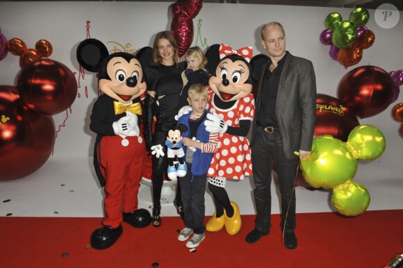 Natalia Vodianova a pris la pose accompagnée de ses trois enfants 