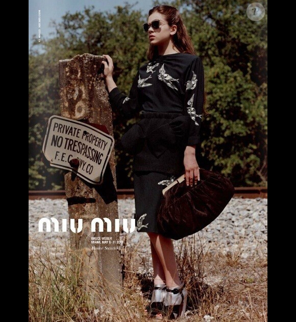 Hailee Steinfeld pour la campagne Miu Miu