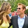 Elizabeth Hurley et Shane Warne arrivent à la fête du village d'Ampney Crucis Village à Gloucestershire le 25 juin 2011