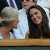 Le prince William et son épouse Catherine (Kate Middleton) étaient présents à Wimbledon le 27 juin 2011 pour encourager sur le court central l'Ecossais Andy Murray, opposé à Richard Gasquet. Gill Brooke, épouse du vice-président du All England Tennis Club, état aux anges de tenir compagnie à une telle invitée.