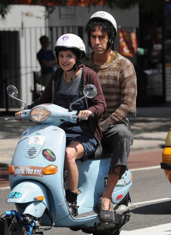 Sacha Baron Cohen et Anna Faris lors du tournage de The Dictator, à Manhattan, le 27 juin 2011.