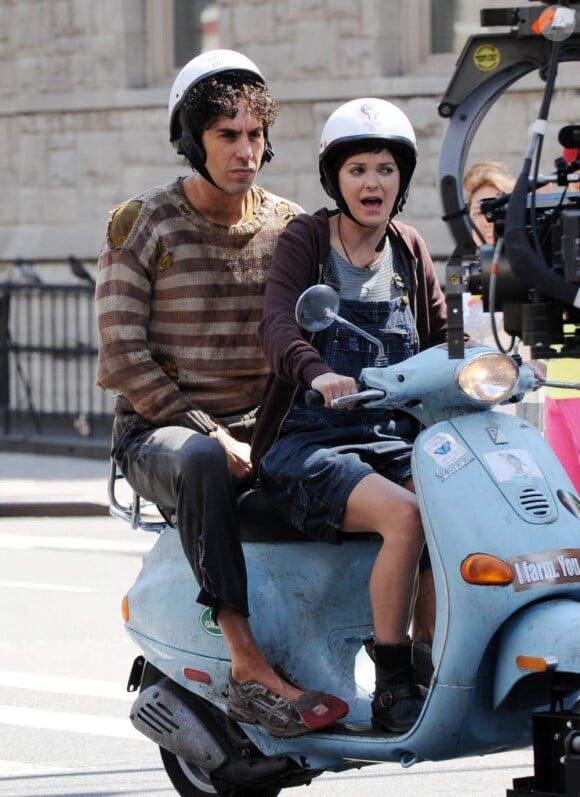 Sacha Baron Cohen et la ravissante Anna Faris lors du tournage de The Dictator, à Manhattan, le 27 juin 2011.