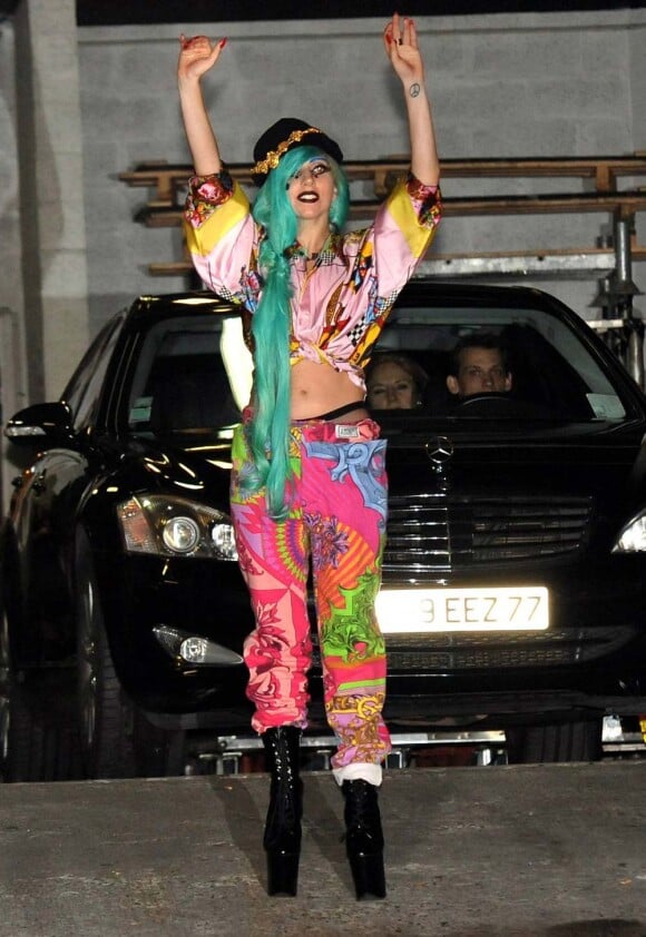 Lady Gaga à la sortie des studios de Taratata, à Paris, le 13 juin 2011.