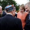 Le 26 juin 2011, la princesse Mathilde et le prince Philippe rencontraient des anciens combattants au cimetière national d'Arlington.
En juin 2011, avant de songer aux vacances, le prince Philippe et la princesse Mathilde de Belgique effectuaient une mission de rapprochement économique aux Etats-Unis.