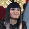 La chanteuse Jessie J, sur la scène de la Wembley Arena et blessée au pied, samedi 12 juin 2011.