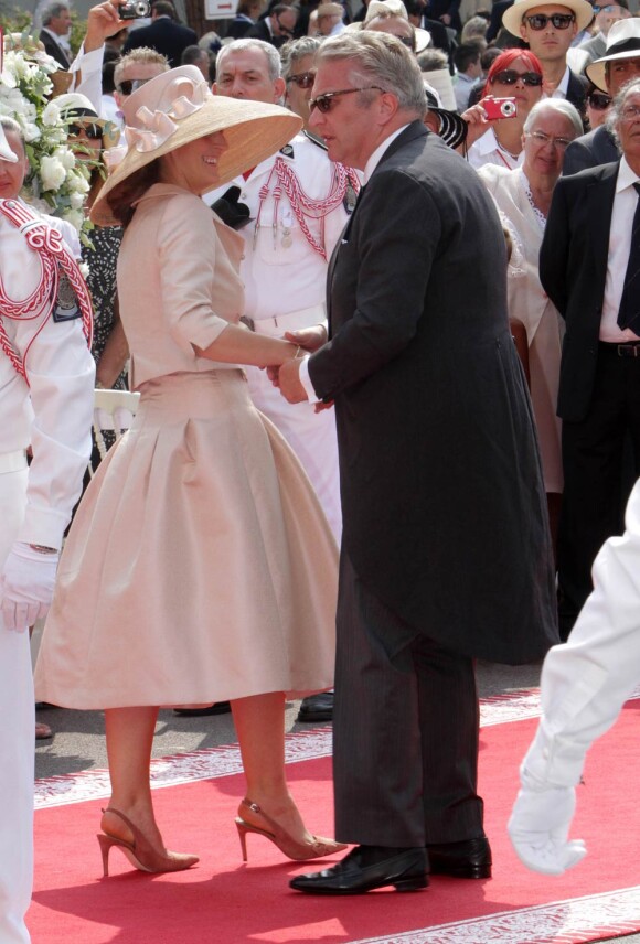 Le prince Laurent et la princesse Claire de Belgique lors de leur  arrivée à la cérémonie religieuse pour le mariage d'Albert et Charlene,  le 2 juillet 2011 à Monaco.