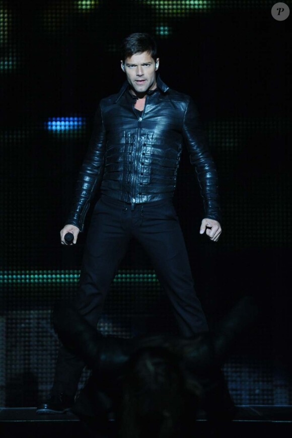 Ricky Martin en concert à Rome, le 2 juillet 2011. En cuir, Ricky est RRRrrr...