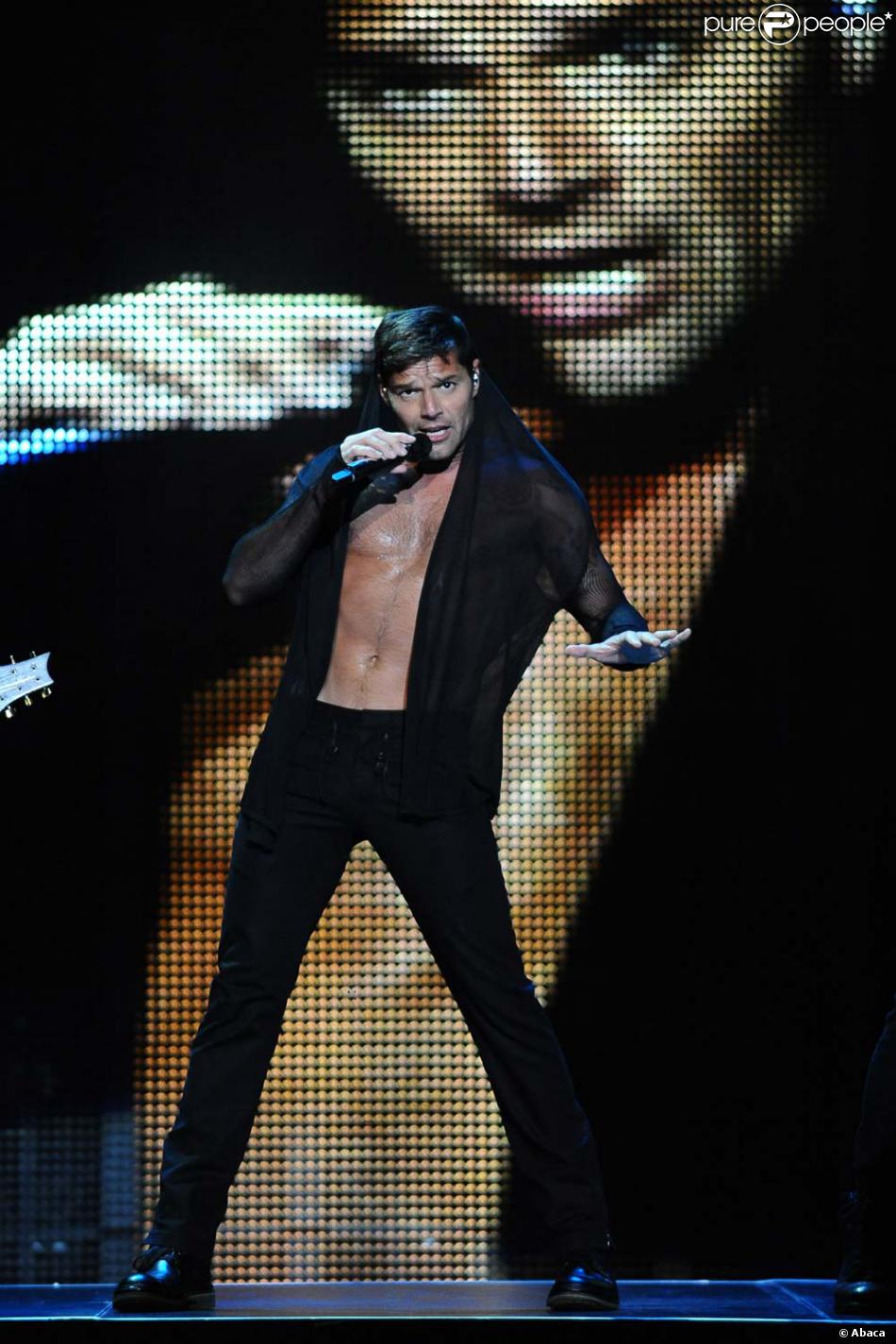 Ricky Martin en concert à Rome, le 2 juillet 2011. Les costumes du ...