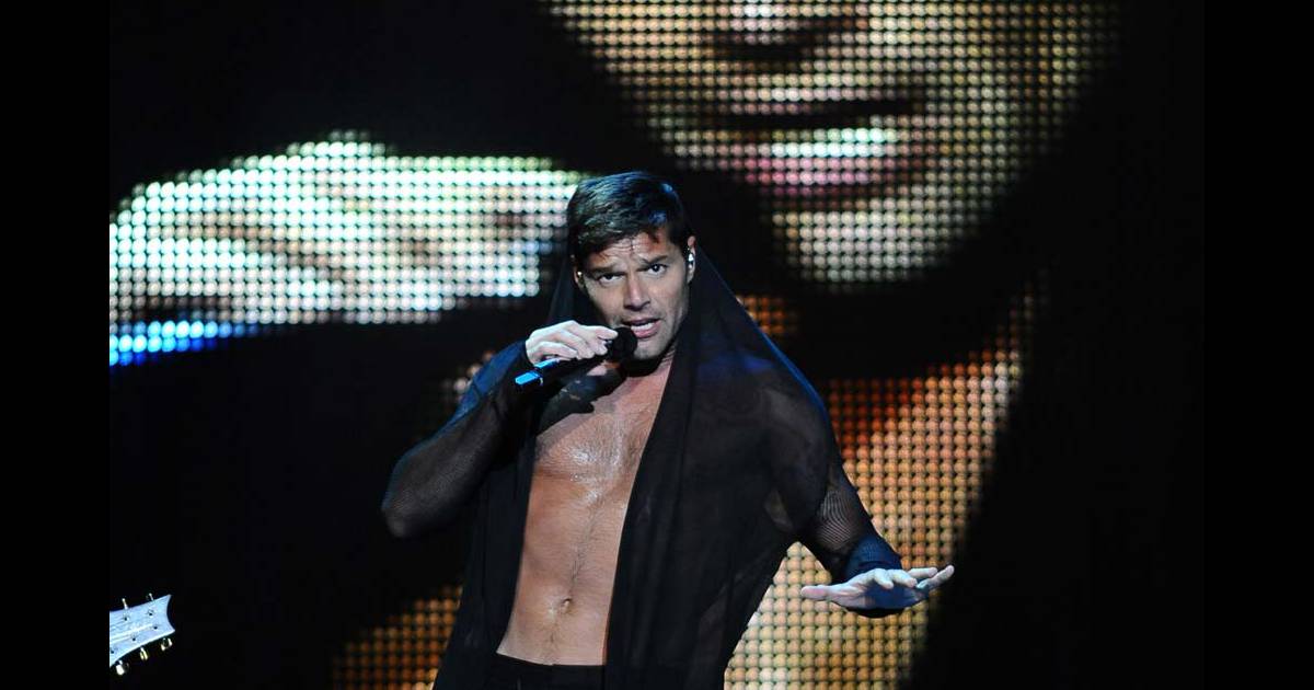 Ricky Martin en concert à Rome, le 2 juillet 2011. Les costumes du ...