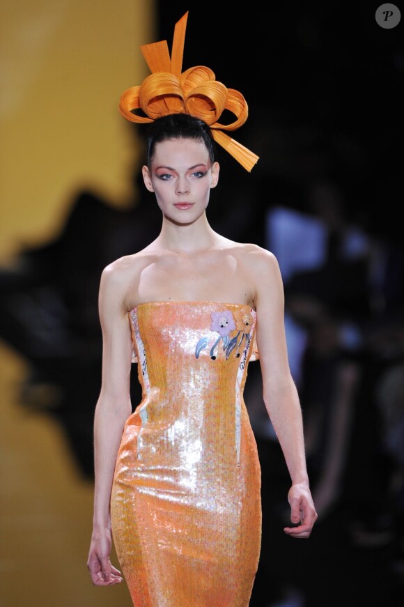 Défilé Armani de la collection Haute Couture automne-hiver 2011-2012 lors de la Fashion Week parisienne, le 5 juillet 2011