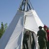 Le duc et la duchesse de Cambridge, au sixième jour de leur visite officielle au Canada, étaient le 5 juillet 2011 dans la province des Territoires du Nord-Ouest. De Yellowknife, ils ont décollé pour le lac Blachford, où ils ont pu s'immiscer dans la vie tribale des Aborigènes puis savourer quelques heures d'intimité sur Eagle Island.