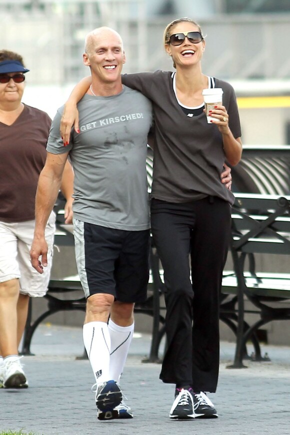 Heidi Klum s'offre une séance de sport dans la joie et la bonne humeur avec son coach préféré ! New York, 6 juillet 2011