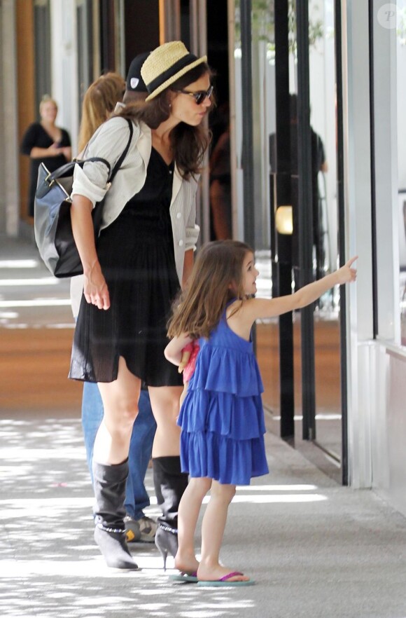 Suri Cruise et Katie Holmes en balade shopping à Miami en juin 2011