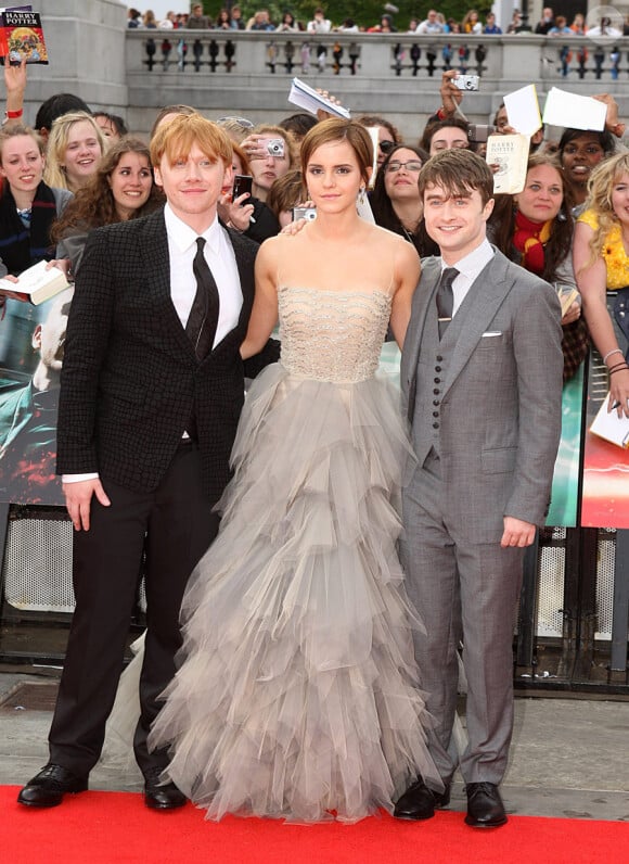 Rupert Grint, Emma Watson et Daniel Radcliffe lors de l'avant-première mondiale de Harry Potter et les Reliques de la mort - partie II à Londres le 7 juillet 2011