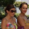 Jessica Alba, radieuse et très en beauté profite d'une belle journée avec une amie à Los Angeles. Le 7 juillet 2011