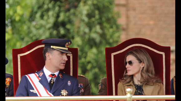 Letizia d'Espagne, reine du clin d'oeil, trône avec charme au côté de son Felipe