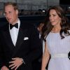 Kate Middleton époustouflante de beauté en Alexander McQueen et le prince William, à leur arrivée à la soirée de gala des BAFTAs, au Belasco Theatre, à Los Angeles. Le 9 juillet 2011