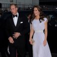 Kate Middleton époustouflante de beauté en Alexander McQueen et le prince William, à leur arrivée à la soirée de gala des BAFTAs, au Belasco Theatre, à Los Angeles. Le 9 juillet 2011 
