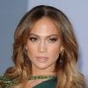 Jennifer Lopez a oublié la signification du mot "chic" pour assister à la soirée des BAFTAs à Los Angeles, en l'honneur du prince William et de son épouse, Kate Middleton. Le 9 juillet 2011