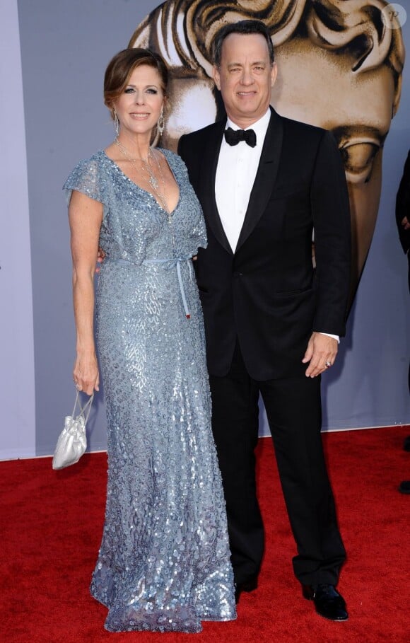 Tom Hanks et son épouse Rita Wilson très élégants pour assister à  la soirée des BAFTAs à Los Angeles, en l'honneur du prince William et de  son épouse, Kate Middleton. Le 9 juillet 2011