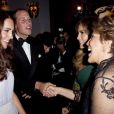 Le prince William et Kate Middleton ont rencontré les vedettes d'Hollywood lors des BAFTAs à Los Angeles le 9 juillet 2011. Ici, avec Jennifer Lopez 