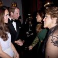 Le prince William et Kate Middleton ont rencontré les vedettes d'Hollywood lors des BAFTAs à Los Angeles le 9 juillet 2011. Ici, avec Jennifer Lopez 