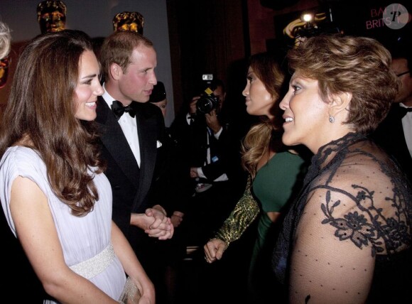 Le prince William et Kate Middleton ont rencontré les vedettes d'Hollywood lors des BAFTAs à Los Angeles le 9 juillet 2011. Ici, avec Jennifer Lopez