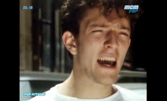 Vincent Cassel en 1988 dans le clip de Tristan. Il est à fond dans la musique !