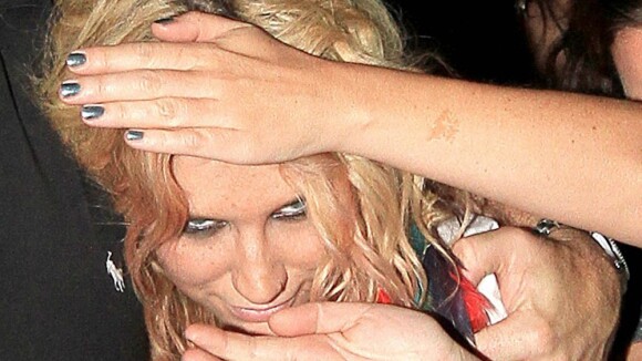 Kesha : Tellement ivre et trash qu'on l'évacue d'un club