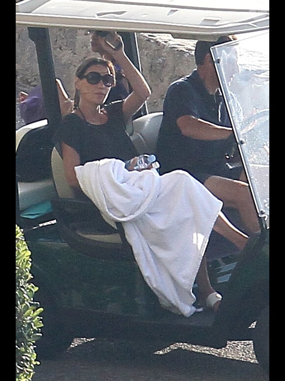 Carla Bruni-Sarkozy et son époux Nicolas Sarkozy vont à la plage du fort de Brégançon. Le 16 juillet 2011