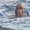 Carla Bruni-Sarkozy, enceinte, se baigne au fort de Brégançon. Le 16 juillet 2011