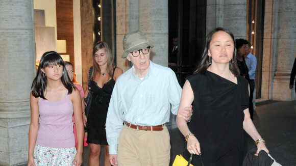 Woody Allen : Sa femme et ses filles dévalisent les boutiques de luxe