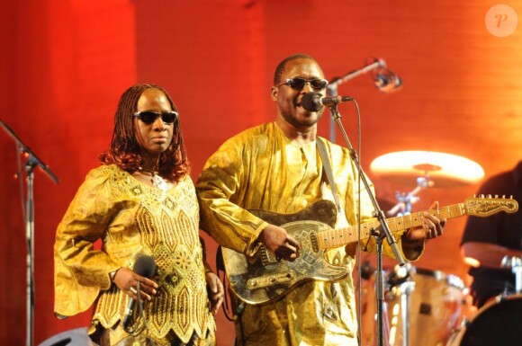 Amadou et Mariam en concert au Festival de Fes des Musiques Sacrées du Monde, au Maroc, le 5 juin 2010.