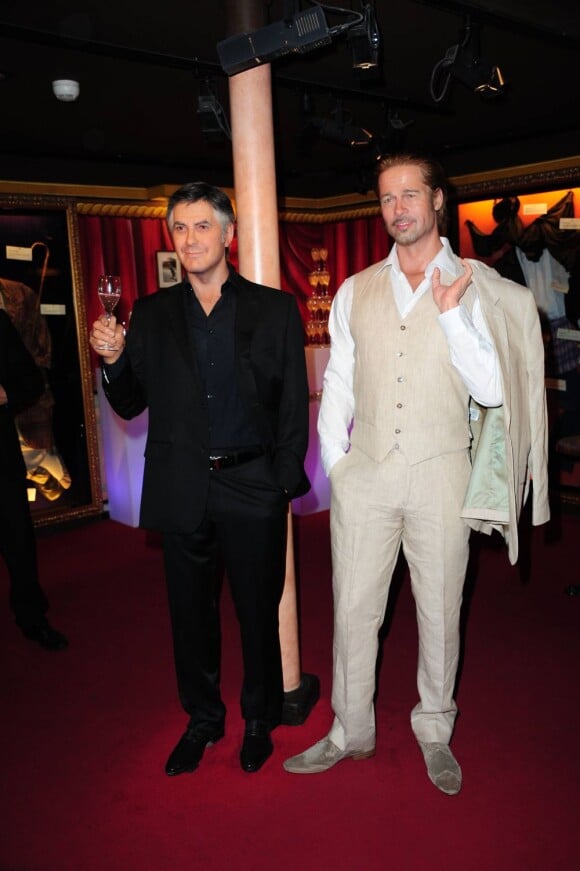 Brad Pitt a débarqué au musée Grévin de Paris ce mardi 26 juillet 2011 aux côtés de George Clooney