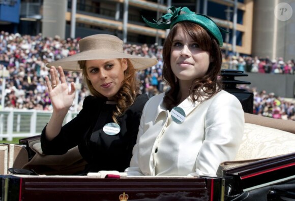 Beatrice d'York a brillé lors du Royal Ascot le 14 juin 2011 avec sa soeur Eugenie. 
