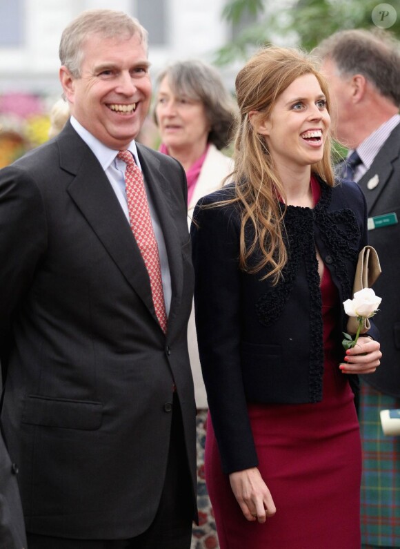 Sarah Ferguson se reprend côté look, ici avec son père le prince Andrew.