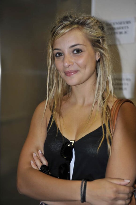 Priscilla offre tout son soutien à l'association Enfant, Star et Match, en se rendant dans un hôpital de Nice, en juillet 2011.