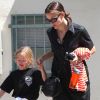 Jennifer Garner emmène sa fille aînée Violet à son cours de karaté. Los Angeles, 28 juillet 2011