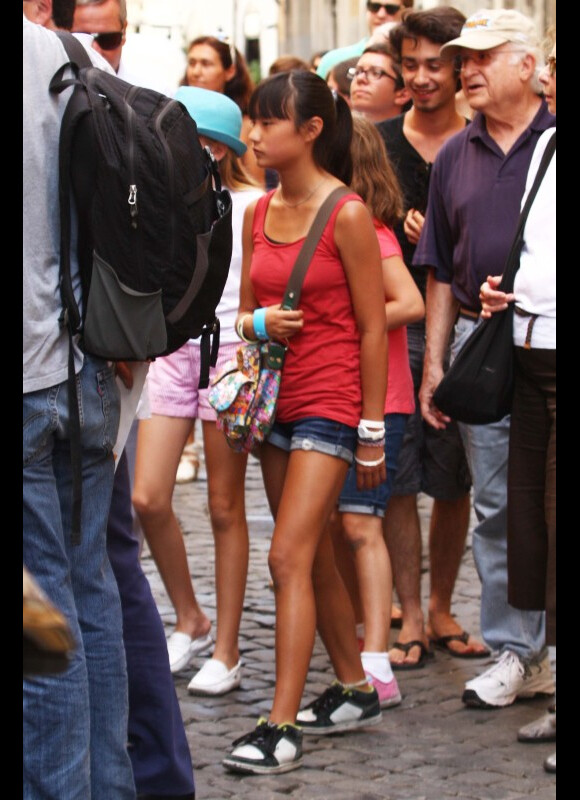 Woody Allen tourne le film Bop Decameron à Rome, le 29 juillet 2011. Ses filles Bechet et Manzie lui ont rendu visite sur le tournage.