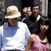 Woody Allen s'accorde une pause sur le tournage du film Bop Decameron à Rome. Le 28 juillet 2011, il est allée au restaurant en famille.