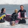 David Beckham surfe avec ses enfants et ceux de Gordon Ramsay, dont Megan Jane, à Malibu, le 30 juillet 2011.
