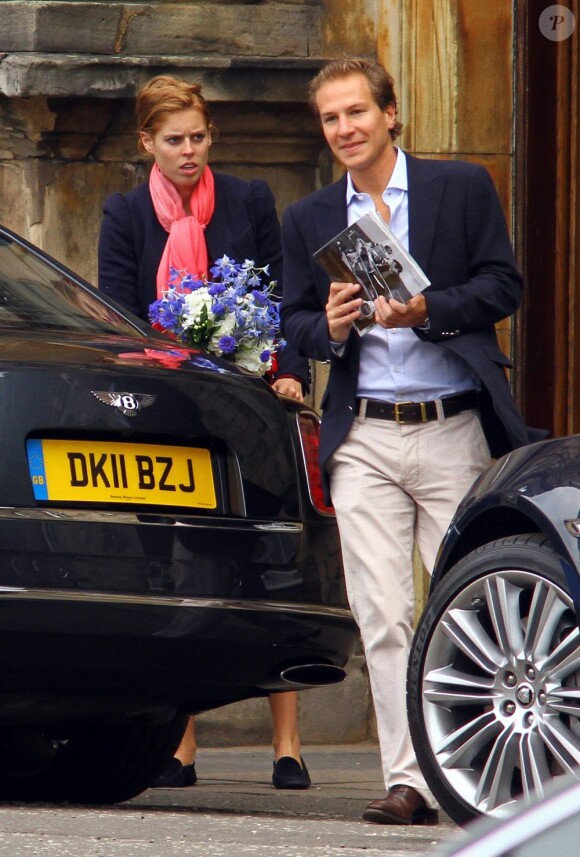 La princesse Beatrice d'York et son petit ami Dave Clark au Palace d'Holyroodhouse à Edimbourg après la cérémonie  de mariage  de Mike Tindall et Zara Phillips à Edimbourg le 31 juillet 2011
 