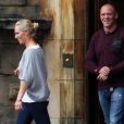  Zara Phillips et son époux Mike Tindall au Palace d'Holyroodhouse à Edimbourg après la cérémonie  de mariage  de Mike Tindall et Zara Phillips à Edimbourg le 31 juillet 2011 
 &nbsp; 