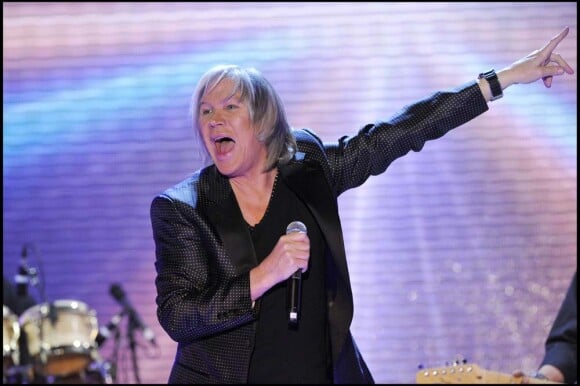Patrick Juvet, sur le plateau de Vivement Dimanche, le 23 février 2011. À 60 ans, le chanteur se prépare à fêter ses 40 ans de carrière.