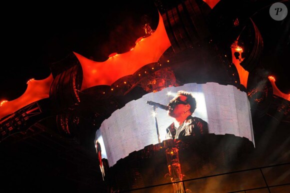 U2 au Stade de France à Paris, le 18 septembre 2010. Le 360° Tour a été joué 110 fois devant plus de 7 millions de spectateurs.