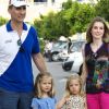 Letizia et Felipe d'Espagne profitent d'un concert avec leurs charmantes têtes blondes Leonor et Sofia le 2 août. La famille est réunie au grand complet pour des vacances à Palma de Majorque où le prince participe à la régate de la Copa del Rey.  