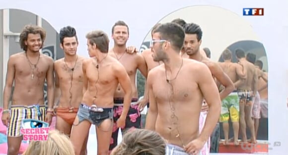 Les garçons très sexy en maillots de bain lors du défilé pour l'élection de Mister Secret Story 5 dans Secret Story 5
