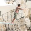 Andy Garcia saute à l'eau, tel un dandy - mai 2007 au Cap d'Antibes