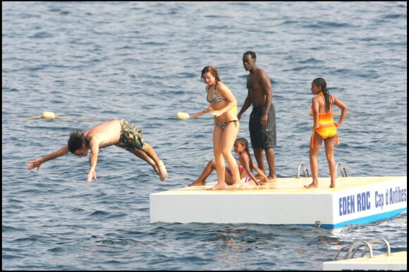 Andy Garcia saute à l'eau, et Don Cheadle rit déjà - mai 2007 au Cap d'Antibes